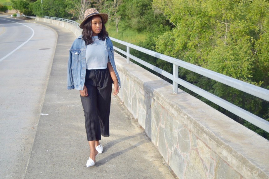 Leisurely Chic Style. Blogger Steffaniemonae.com is Leisurely Chic wearing a Zara Animal print brim hat, HM sheer crop top, Topshop cropped drawstring joggers and Zara pointed toe mule. 