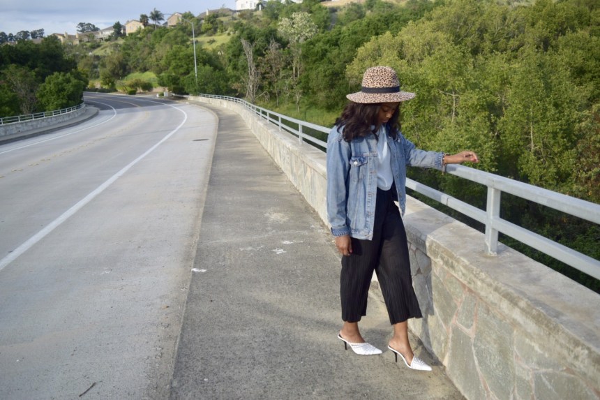 Leisurely Chic Style. Blogger Steffaniemonae.com is Leisurely Chic wearing a Zara Animal print brim hat, HM sheer crop top, Topshop cropped drawstring trousers and Zara pointed toe mule. 