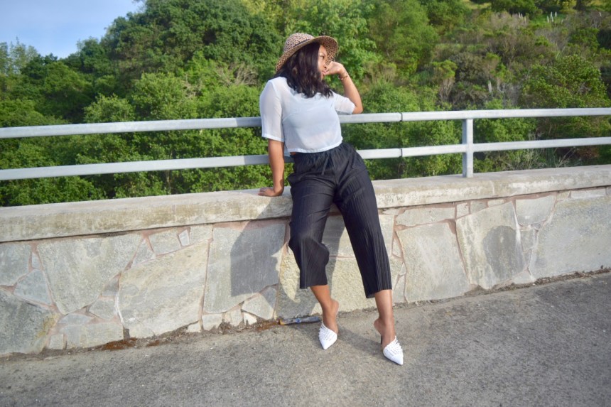 Leisurely Chic Style. Blogger Steffaniemonae.com is Leisurely Chic wearing a Zara Animal print brim hat, HM sheer crop top, Topshop cropped drawstring trousers and Zara pointed toe mule. 