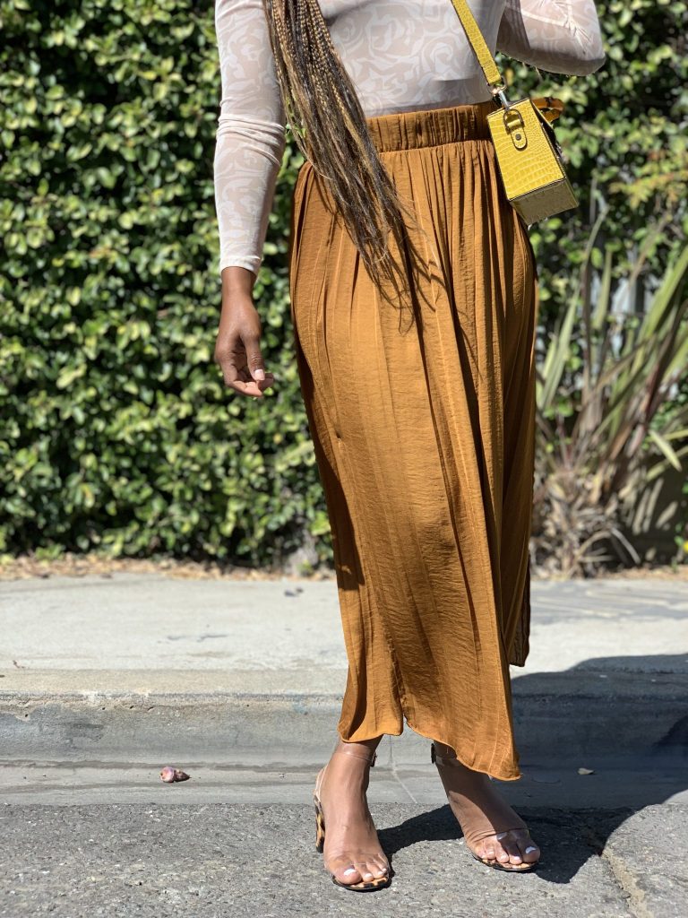 10 Things You May Not Know About Me! Topshop Shirt, Topshop Skirt, Topshop bag, Forever 21 shoes. 