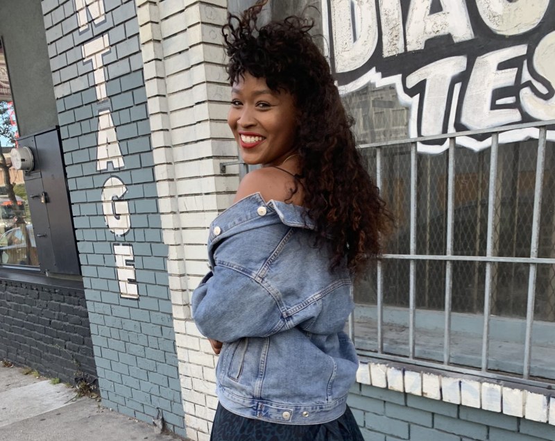 Bay Area Fashion Stylist and Blogger Steffanie Monae, Provides you with the Best Wigs For Beginners. Tips, Tricks and How To's